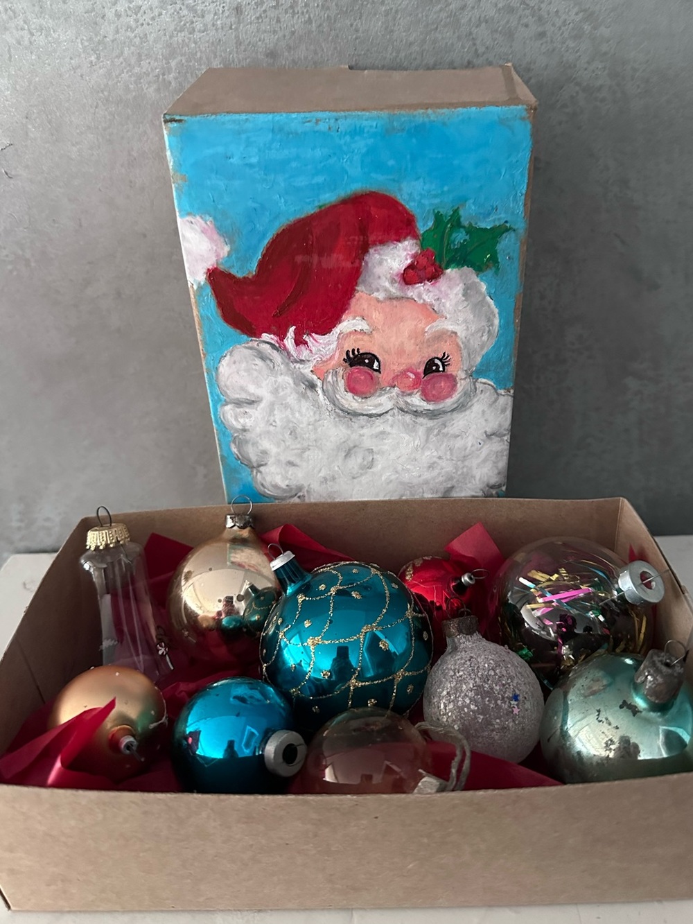 BOX OF 10 VINTAGE ORNAMENTS HAND PAINTED BOX